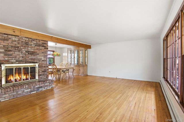 6 Oakland Lane, East Quogue, NY 11942