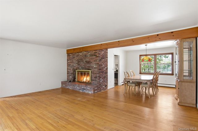 6 Oakland Lane, East Quogue, NY 11942