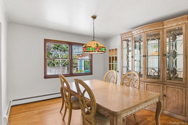 6 Oakland Lane, East Quogue, NY 11942