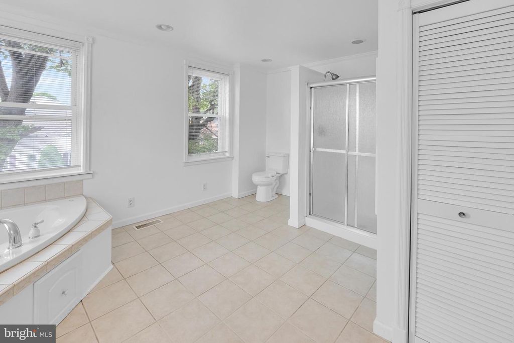 700 STRAHLE STREET, Philadelphia, PA 19111