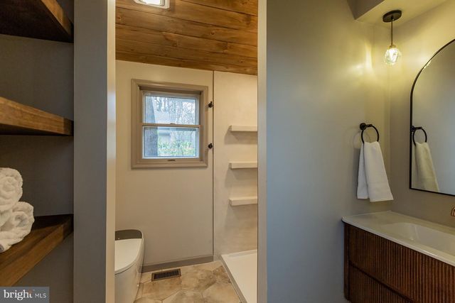 425 YALE AVE, Mt Gretna, PA 17064