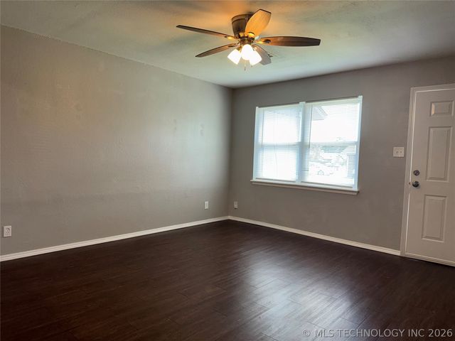 14227 S Hickory Place, Glenpool, OK 74033