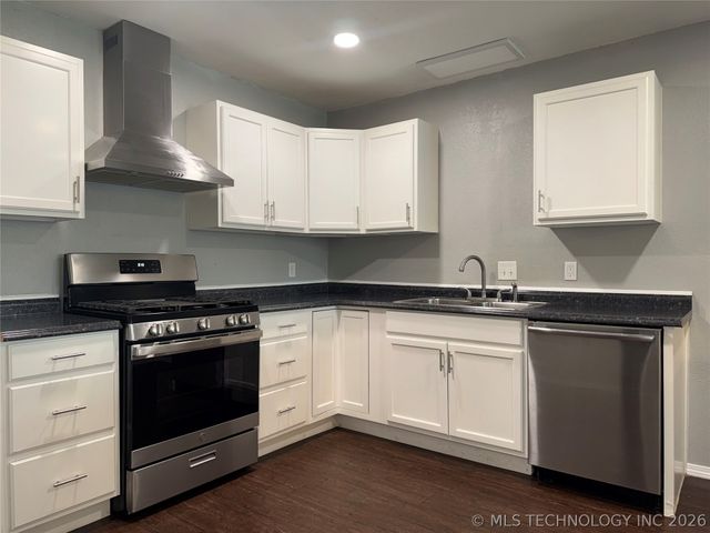 14227 S Hickory Place, Glenpool, OK 74033