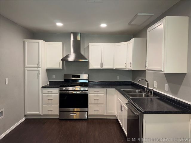 14227 S Hickory Place, Glenpool, OK 74033