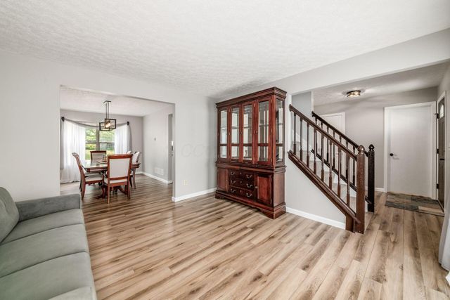 206 Oxford Drive SW, Pataskala, OH 43062