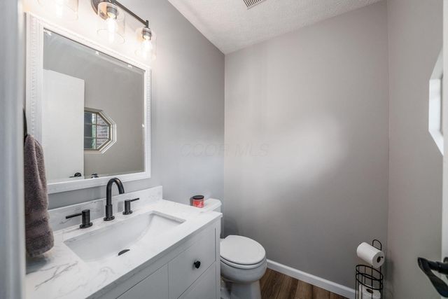 206 Oxford Drive SW, Pataskala, OH 43062