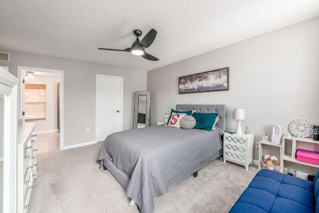 206 Oxford Drive SW, Pataskala, OH 43062