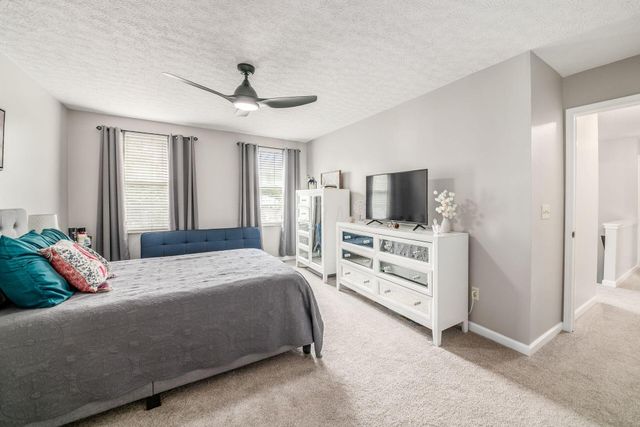 206 Oxford Drive SW, Pataskala, OH 43062