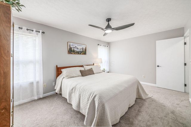 206 Oxford Drive SW, Pataskala, OH 43062