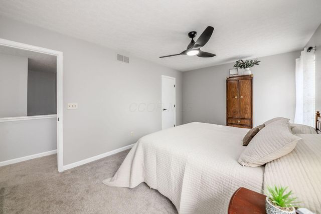 206 Oxford Drive SW, Pataskala, OH 43062