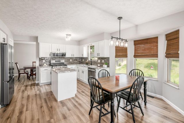 206 Oxford Drive SW, Pataskala, OH 43062