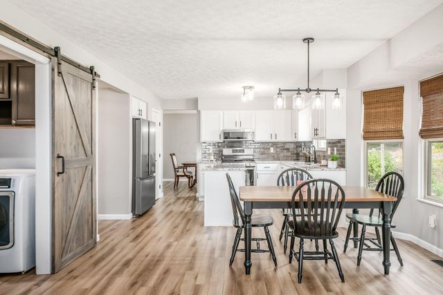 206 Oxford Drive SW, Pataskala, OH 43062