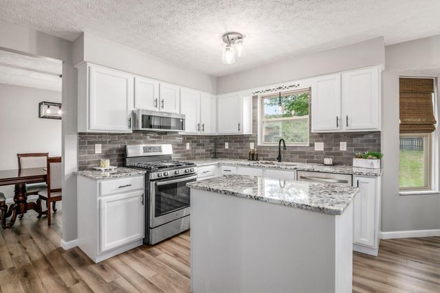 206 Oxford Drive SW, Pataskala, OH 43062