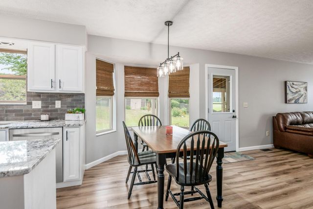206 Oxford Drive SW, Pataskala, OH 43062