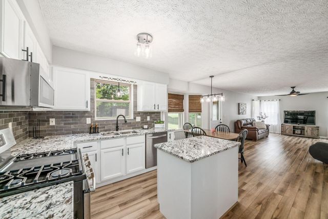 206 Oxford Drive SW, Pataskala, OH 43062