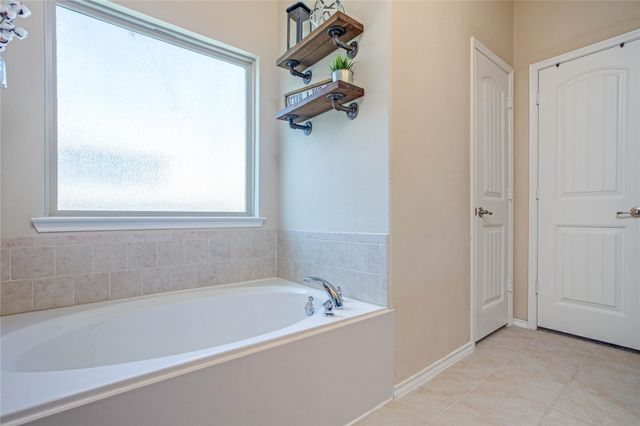 8905 Deadwood Lane, Aubrey, TX 76227