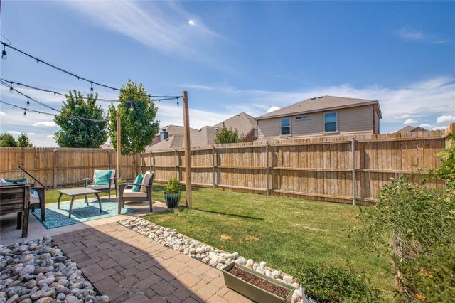 8905 Deadwood Lane, Aubrey, TX 76227