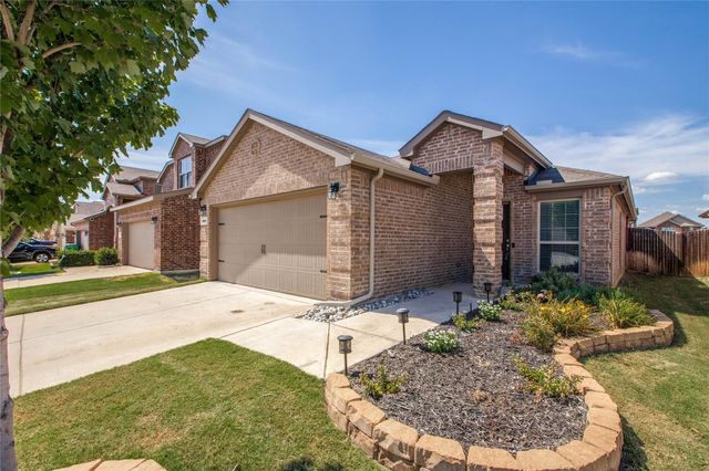 8905 Deadwood Lane, Aubrey, TX 76227