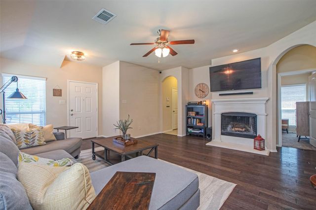 8905 Deadwood Lane, Aubrey, TX 76227