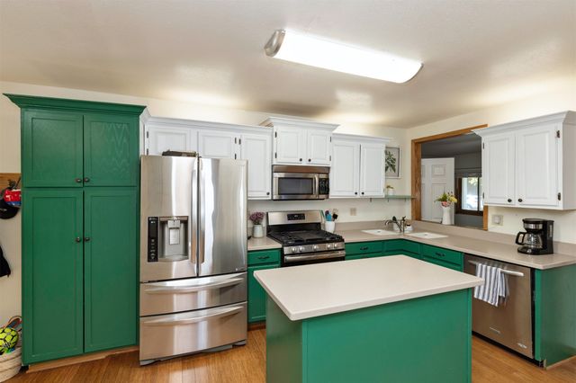 3211 56th Street, Des Moines, IA 50310