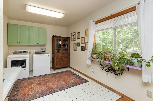 3211 56th Street, Des Moines, IA 50310