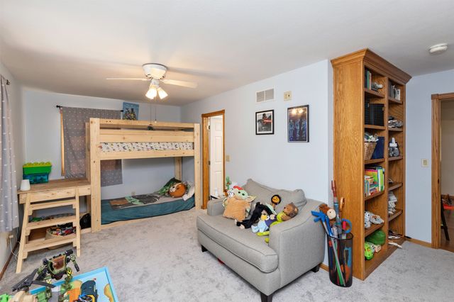 3211 56th Street, Des Moines, IA 50310