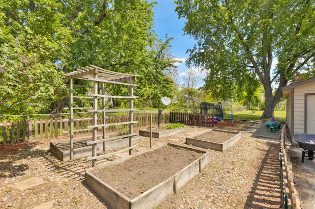 3211 56th Street, Des Moines, IA 50310