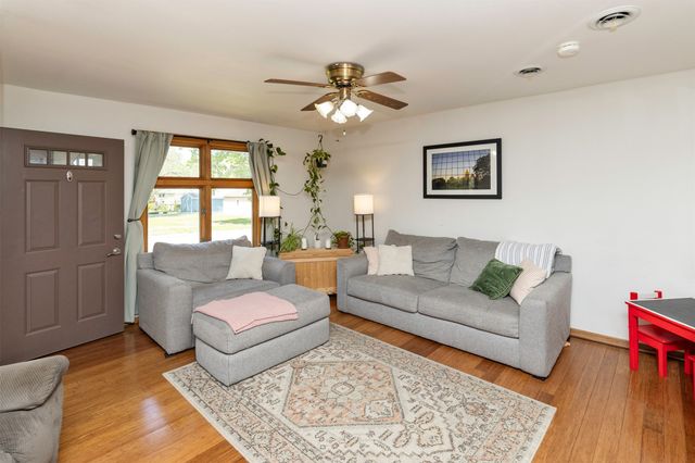 3211 56th Street, Des Moines, IA 50310