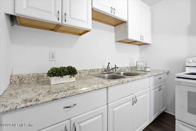 2205 COMMONWEALTH Avenue, Jacksonville, FL 32209