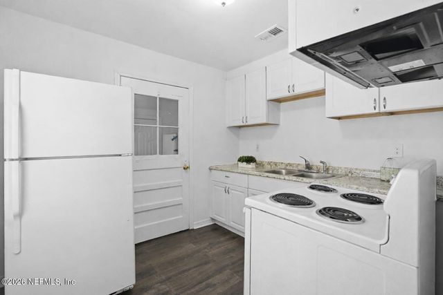 2205 COMMONWEALTH Avenue, Jacksonville, FL 32209