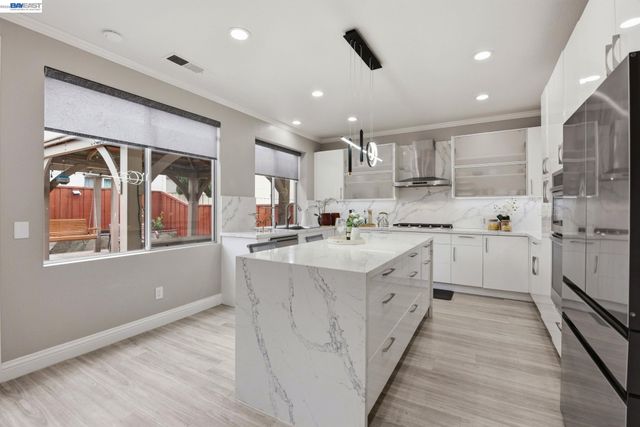 234 Bridgewater Rd, Hayward, CA 94544