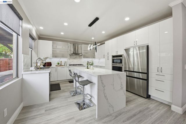 234 Bridgewater Rd, Hayward, CA 94544