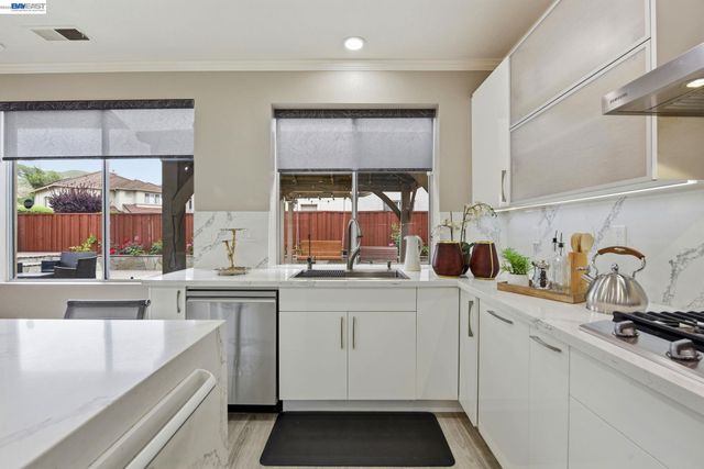 234 Bridgewater Rd, Hayward, CA 94544