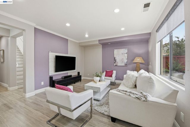 234 Bridgewater Rd, Hayward, CA 94544