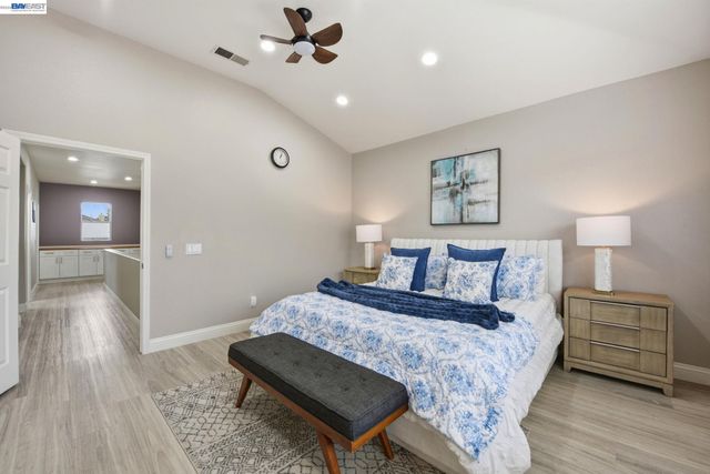 234 Bridgewater Rd, Hayward, CA 94544