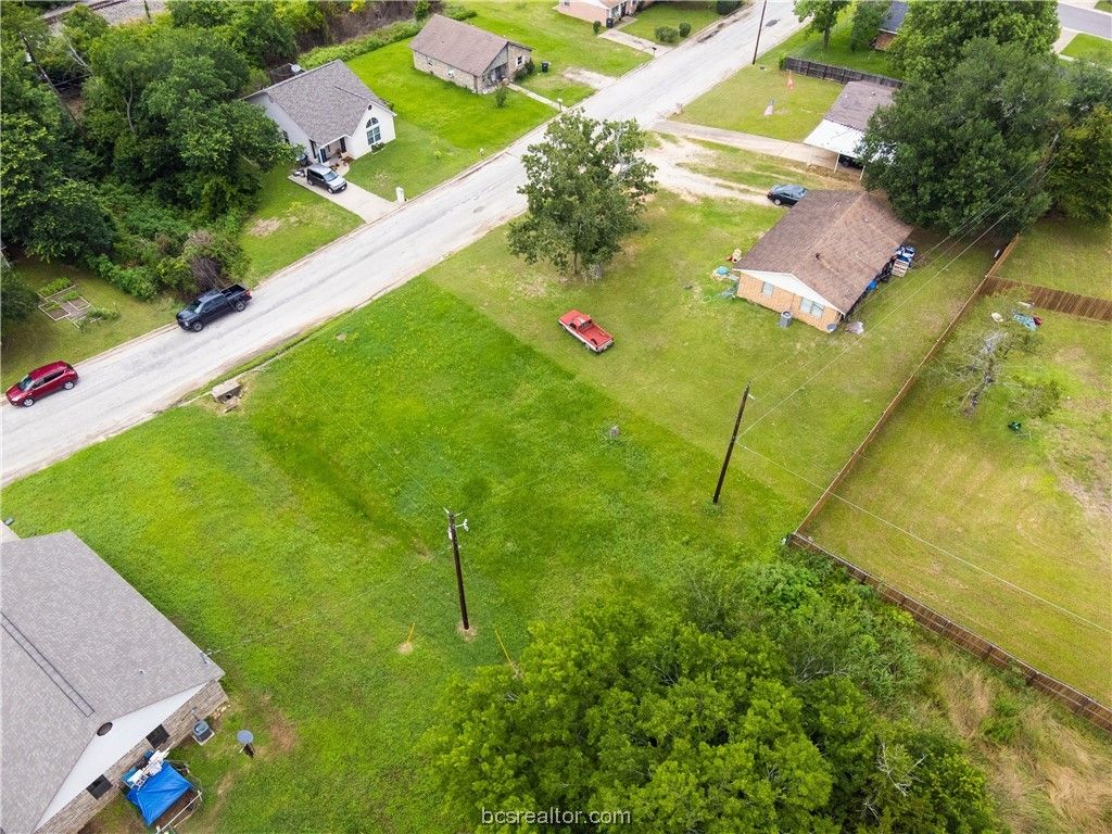 401 West Kleb, Caldwell, TX 77836 — photo 2