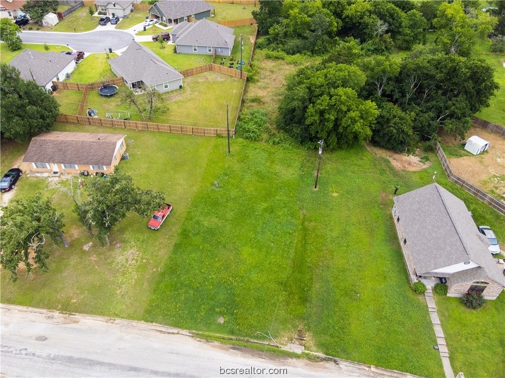 401 West Kleb, Caldwell, TX 77836 — photo 4