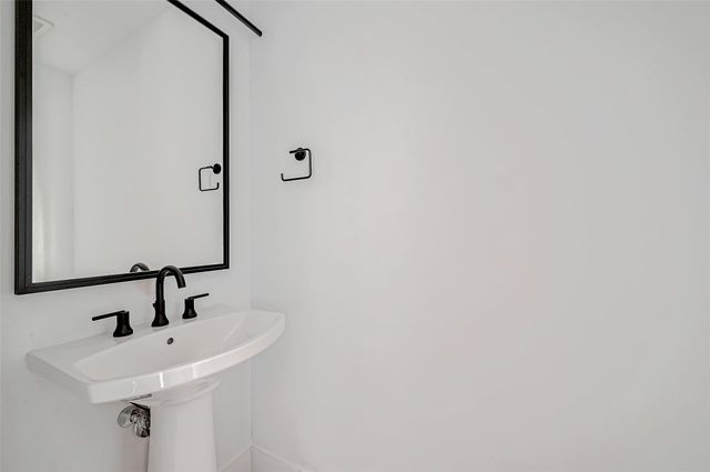 1711 Allen Parkway 1703, Houston, TX 77019