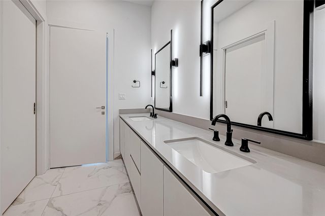 1711 Allen Parkway 1703, Houston, TX 77019