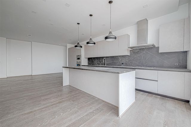 1711 Allen Parkway 1703, Houston, TX 77019