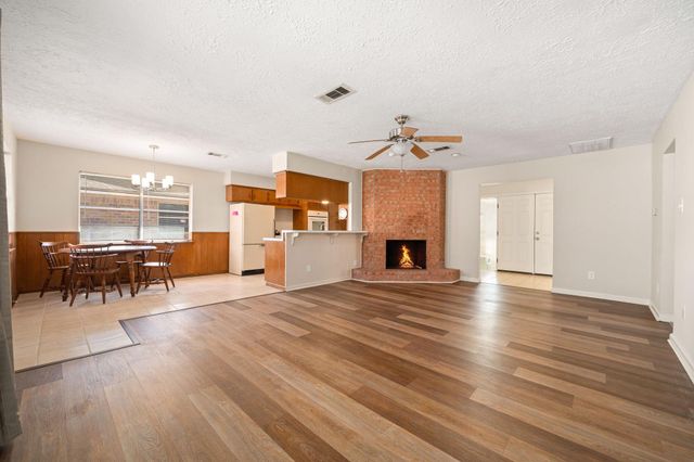 119 Ravenhead Drive, Houston, TX 77034