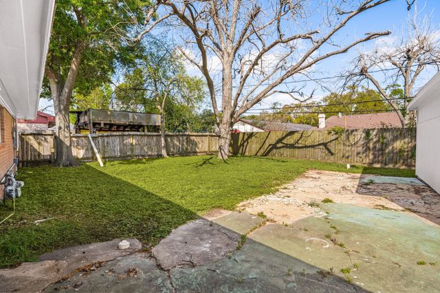 119 Ravenhead Drive, Houston, TX 77034