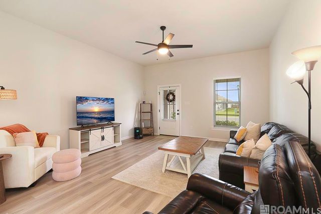 9715 Magical Ln, Denham Springs, LA 70726