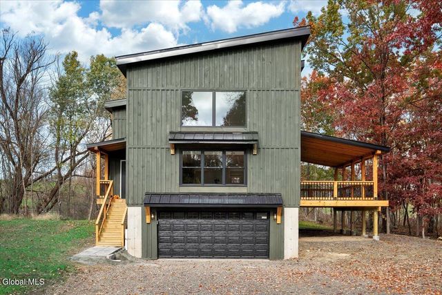 399 Snyders Corner Road, Poestenkill, NY 12018