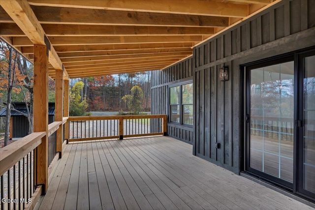 399 Snyders Corner Road, Poestenkill, NY 12018