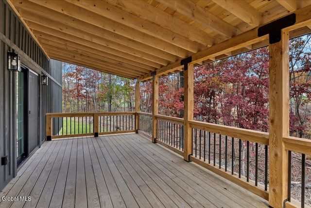 399 Snyders Corner Road, Poestenkill, NY 12018