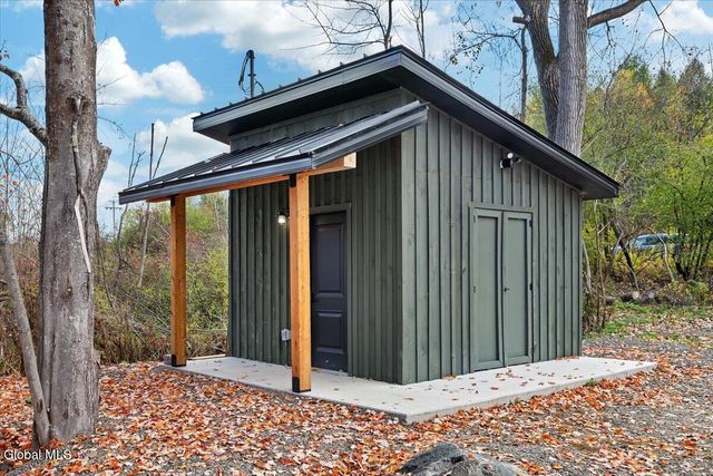 399 Snyders Corner Road, Poestenkill, NY 12018