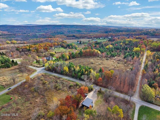 399 Snyders Corner Road, Poestenkill, NY 12018