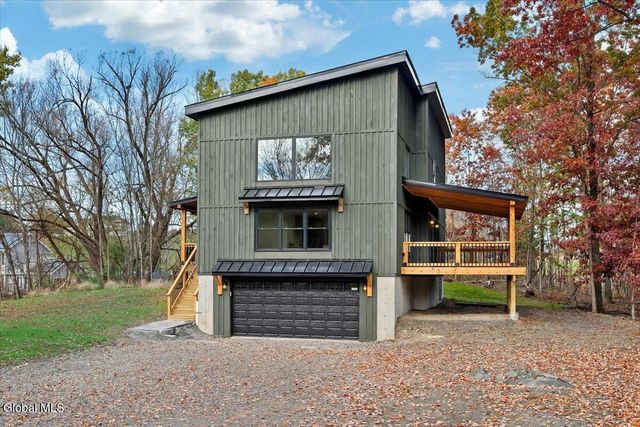 399 Snyders Corner Road, Poestenkill, NY 12018