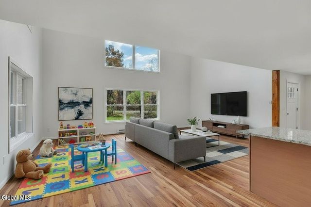 399 Snyders Corner Road, Poestenkill, NY 12018